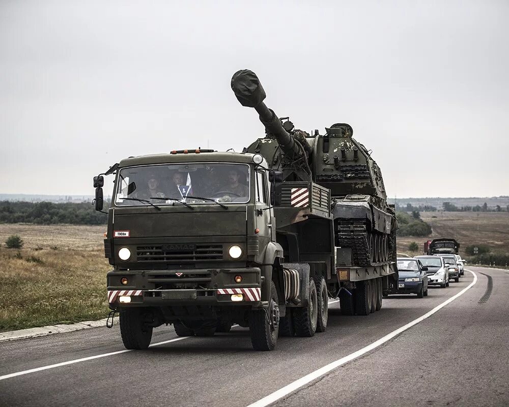 Колонна военной техники. Колонна военных грузовиков. Колонна российских войск. Колонна РФ Грузовики военные. Машины едут на украину