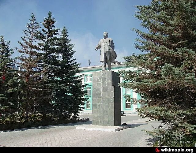Коммунисты Краснотурьинска отметили день рождения Ленина возложением цветов. Пос