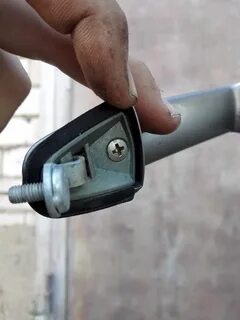 Болтается ручка