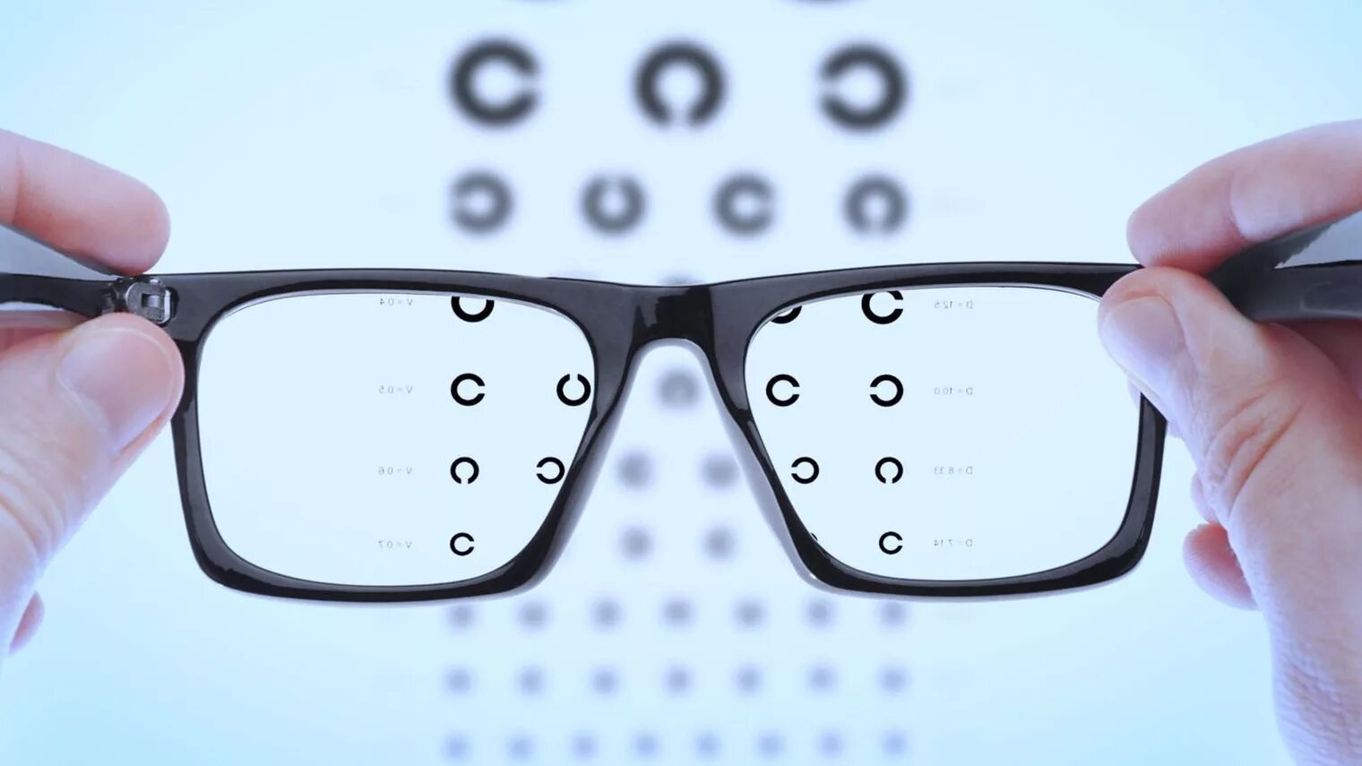 Нарушение зрения в 3. Нарушение зрения. Офтальмология очки. Очки в оптике. Оптика в очках.