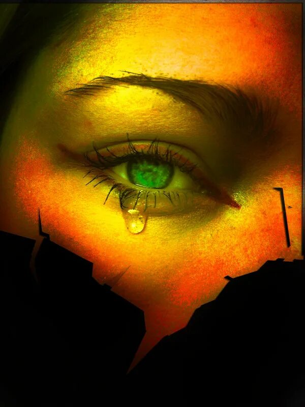 Зеленый глаз со слезой. Зелёные глаза. Заплаканные зелёные глаза. Заплаканные глаза. Красивая женщина плачет.