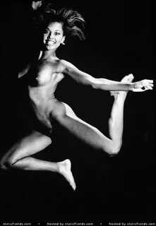Голая Ванесса Уильямс на эротических фото.
