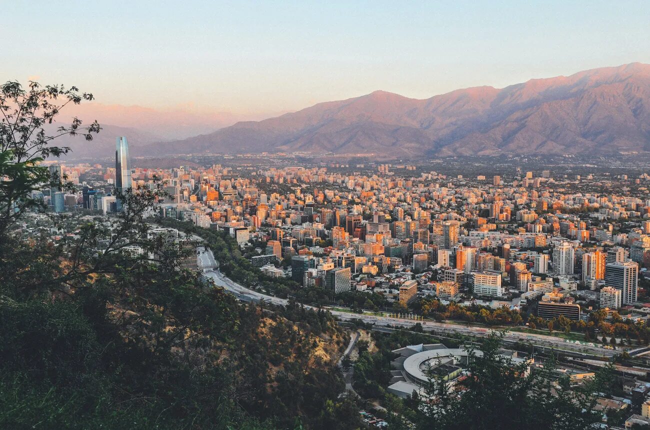 Столица чили сантьяго достопримечательности. Сантьяго столица. Santiago country. Город сантьяго чили. Santiago country.
