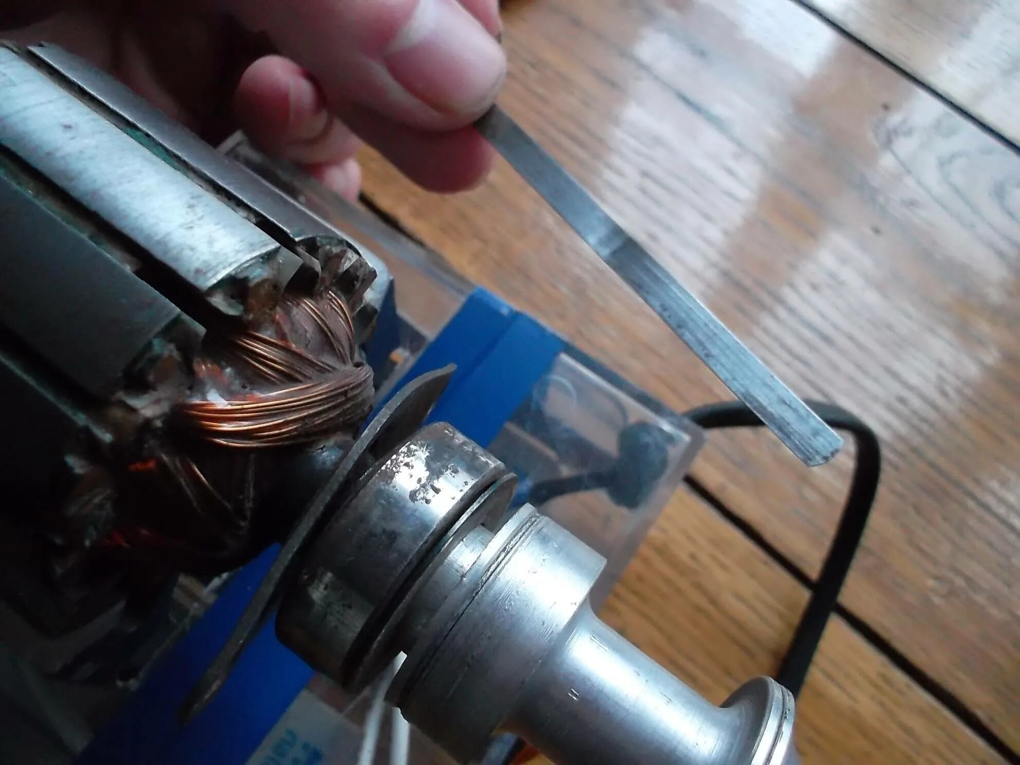 Межвитковое замыкание обмотки двигателя. Прибор межвиткового замыкания статора обмоток. Межвитковое якоря. Межвитковое замыкание обмоток асинхронного электродвигателя. Проверка якоря электродвигателя.