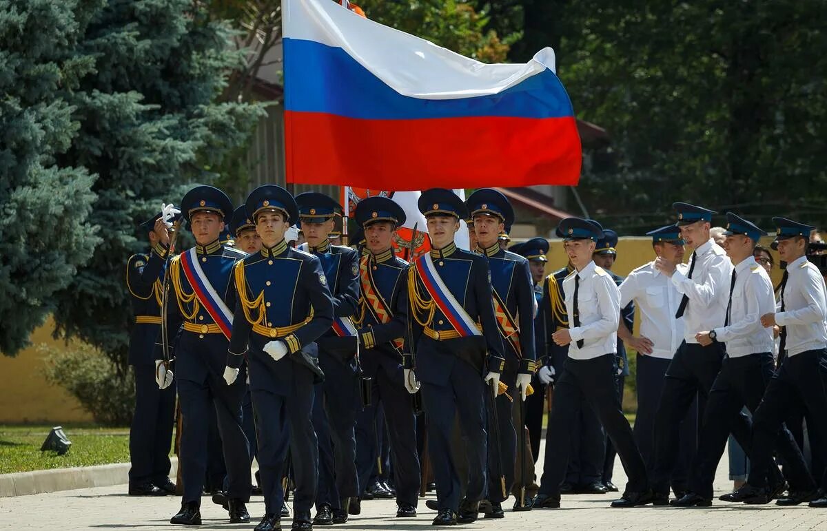 Вынос Знамени. Училище президентского полка военное. Знамя президентского полка. Президентский полк вынос Знамени. Флаг вынести