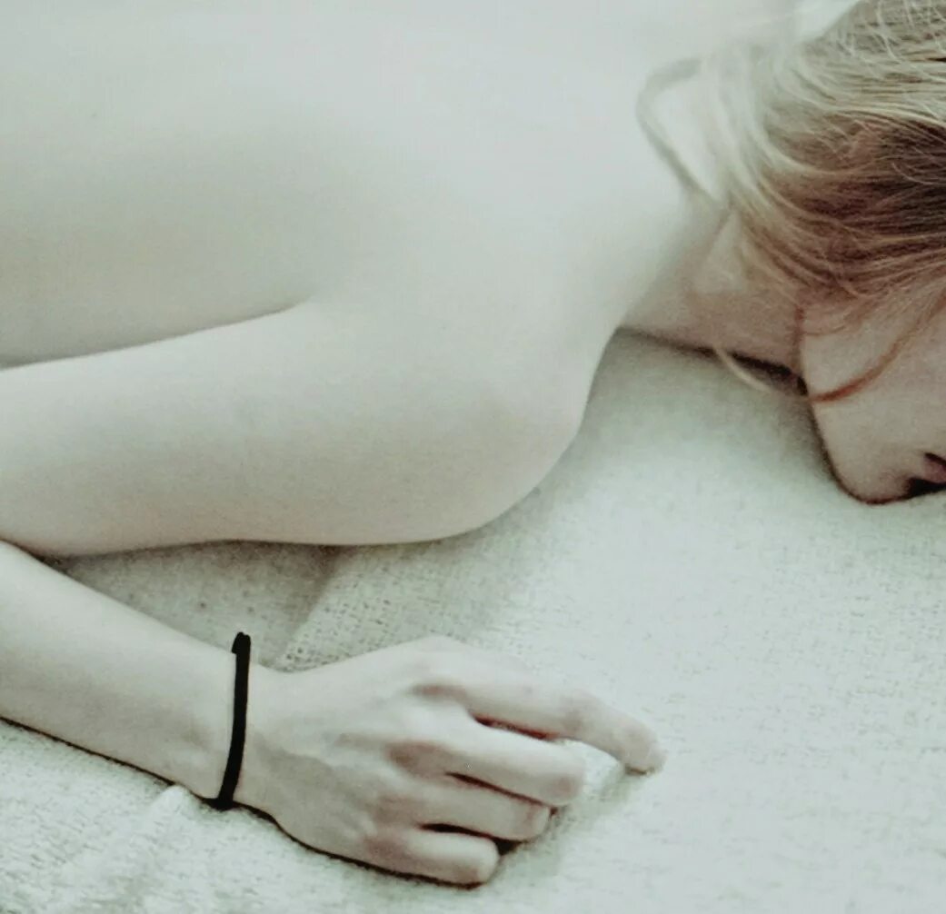 Марья ивановна капитанская дочка. Маша бледная и трепещущая подошла к ивану кузьмичу. Бледная и трепещущая. Туманы клубясь и извиваясь сползали по морщинам соседних скал. Маша бледная и трепещущая подошла к ивану кузьмичу стала.