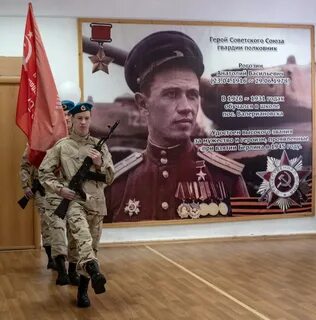 Присвоили школе имени героя