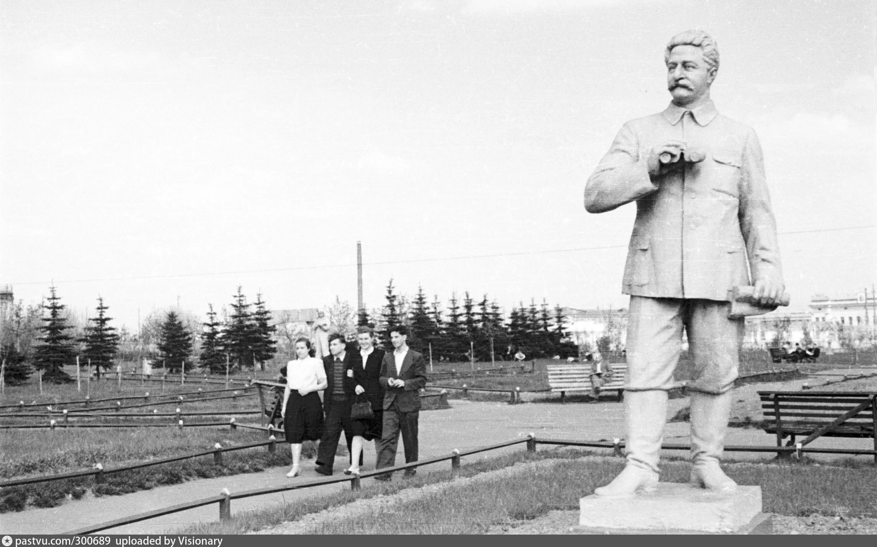 Серго пермь. Памятник серго орджоникидзе. памятник серго орджоникидзе челябинск. памятник серго орджоникидзе екатеринбург. маи памятник орджоникидзе.