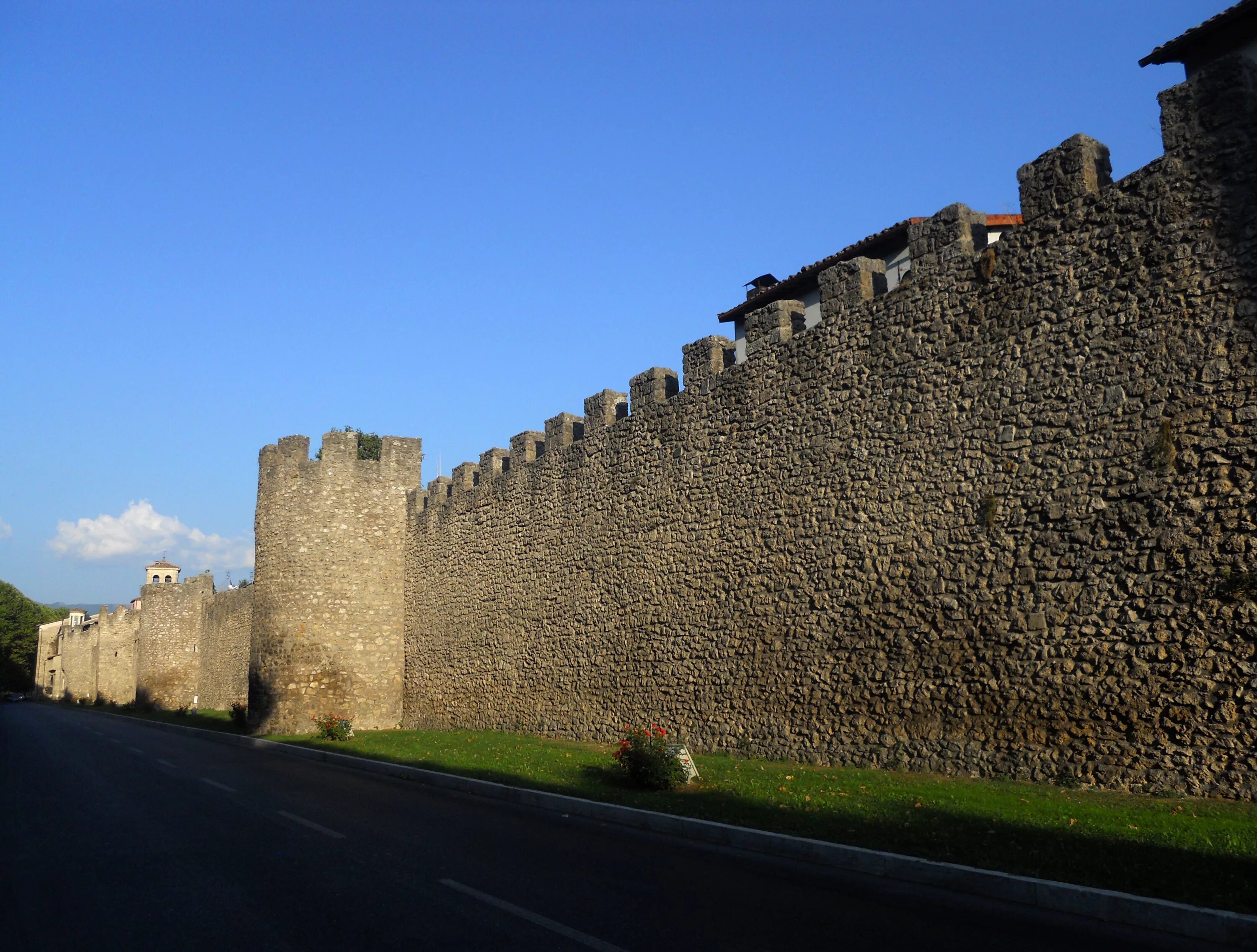 Город с которым связано оборонительное. Стена Аврелиана в Риме. Оборонительная стена Аврелиана. Аврелиановы стены в Риме. Стена Сервия Рим.