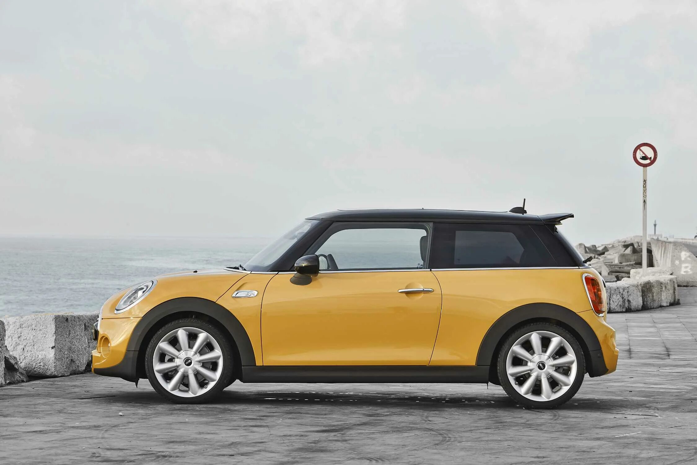 Будет ли 16 мини. Мини купер hatch 2013. mini cooper s f56. мини купер 2014. mini cooper s 2013.