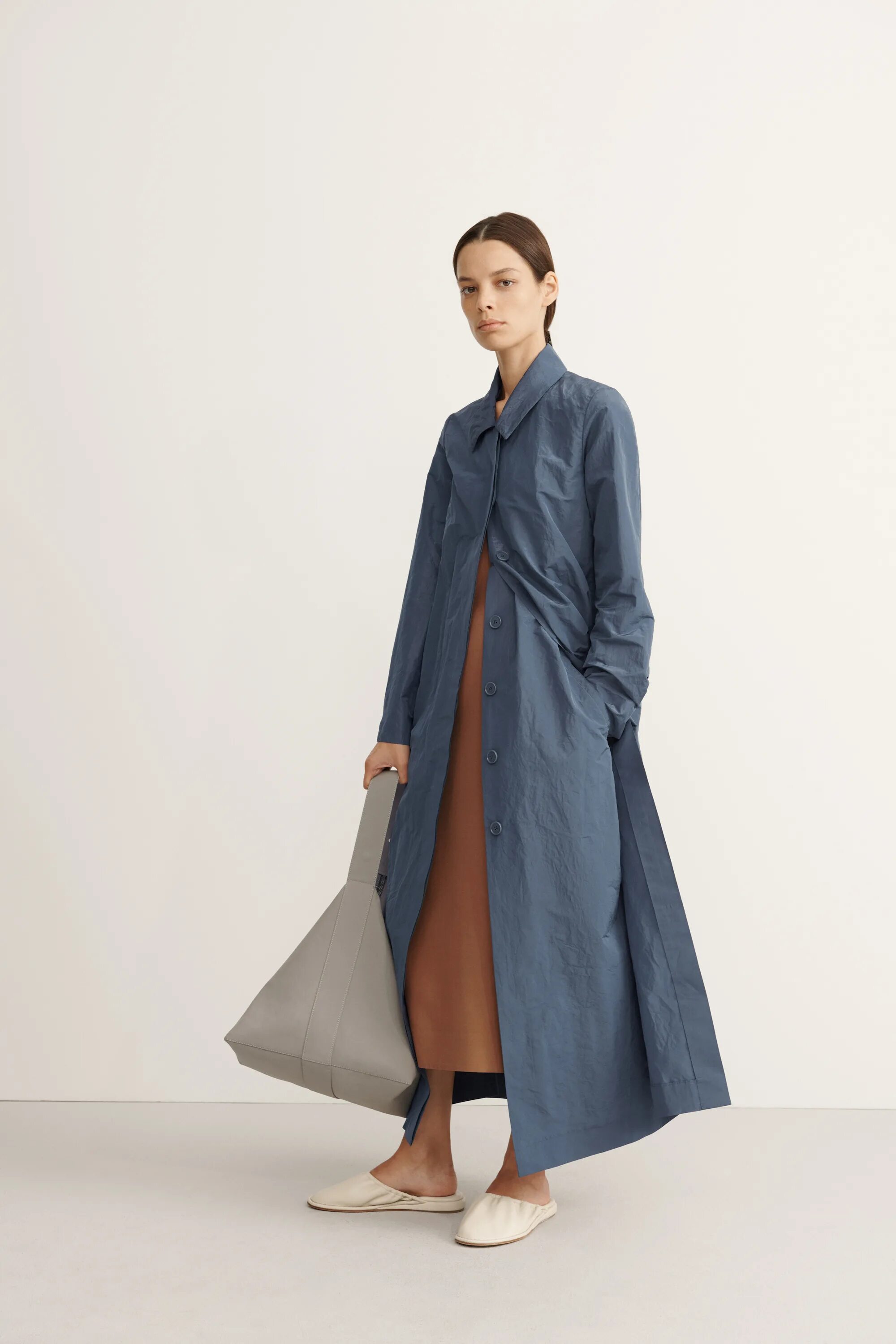Cos collection. Тренч cos. лукбук cos 2025. cos коллекция 2019-2025. пальто cos коллекция 2018.