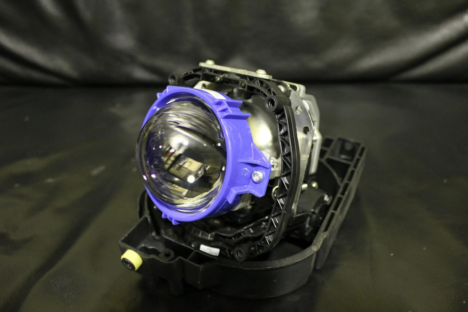 Bi led BMW e70. Квадро bi led BMW e70. BMW x5 e70 лед линзы. Led линзы x5 e70. Bi led srt