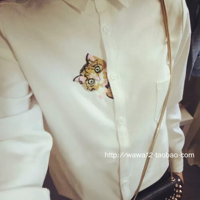 Котик в рубашке. Вышивка кота на рубашке. Котик в рубашке. Рубашка с кошками. Карман на рубашке.