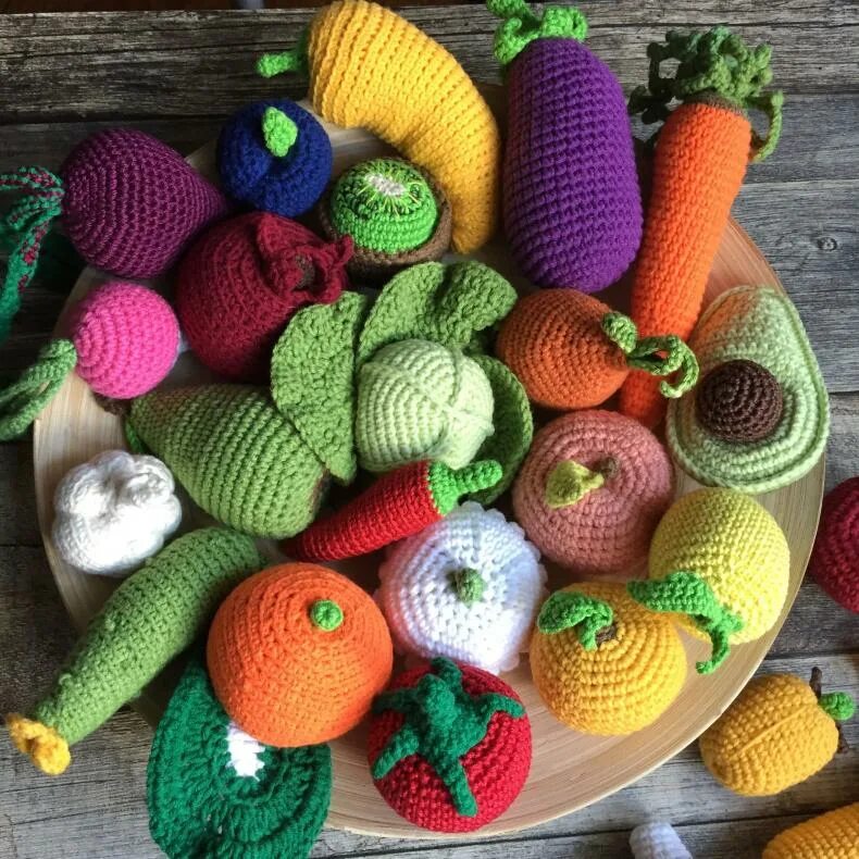 Вяжущий фрукт. Мочалки овощи крючком. food amigurumi crochet pattern. шляпа с фруктами вязанная. jeans авокадо амигуруми мк.