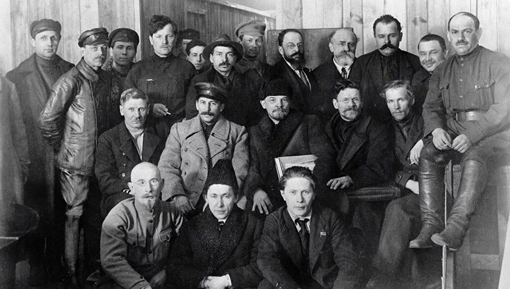 10 съезд ркпб. 8-Й съезд РКП Б. VIII съезд РКП(Б) 1919 года. Сталин Ленин и Калинин 1919 год. Ленин, Сталин и Калинин на съезде VII РКП(Б). 1919.