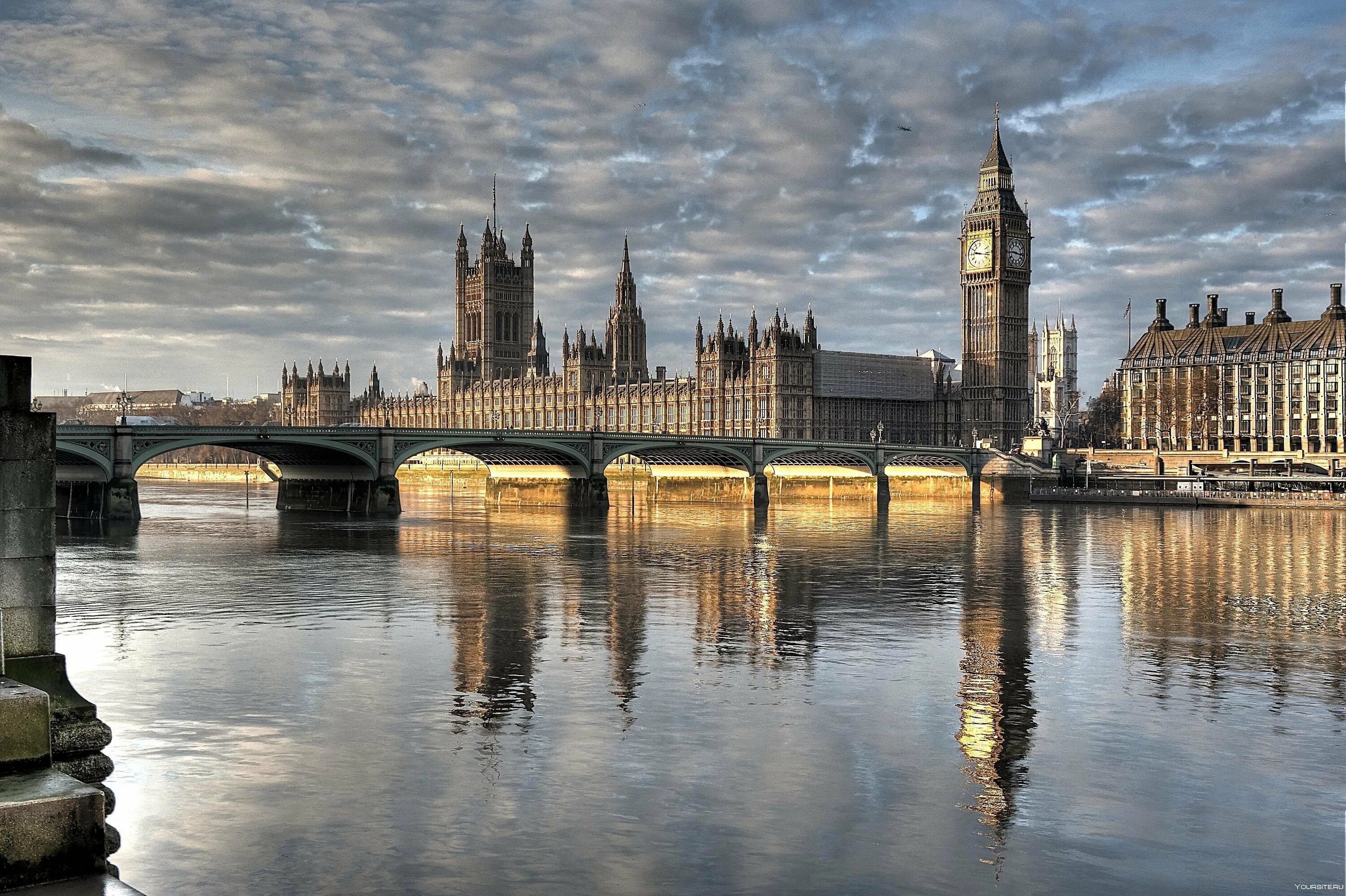 Парламент Великобритании. Вестминстерский дворец, Лондон. Биг Бен и Вестминстерский дворец. Здание парламента - Вестминстерский дворец.