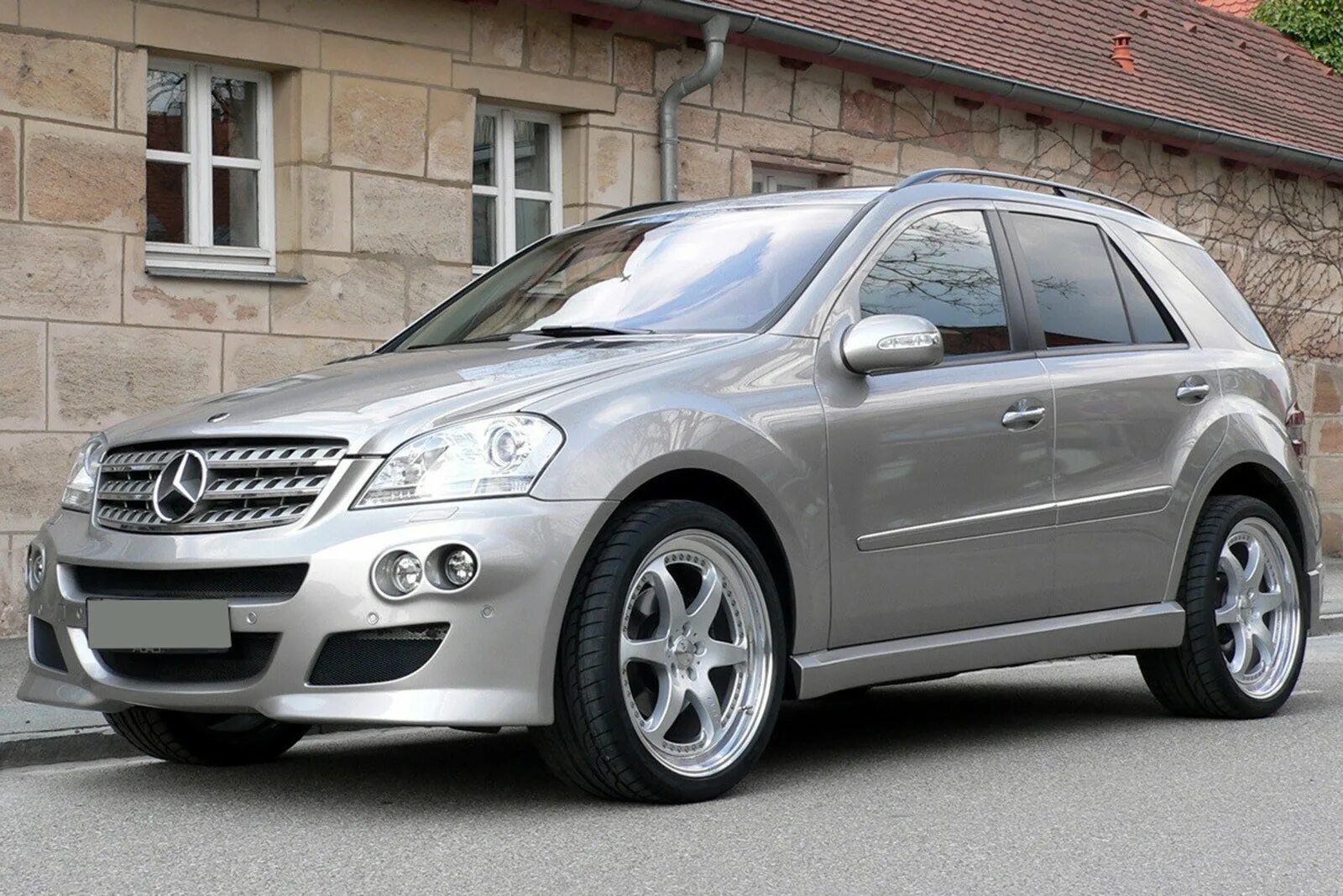 Купить мл 164 кузов. Mercedes-Benz m-class (w164). Mercedes ml w164. Мерседес мл 164. Mercedes Benz ml 164.