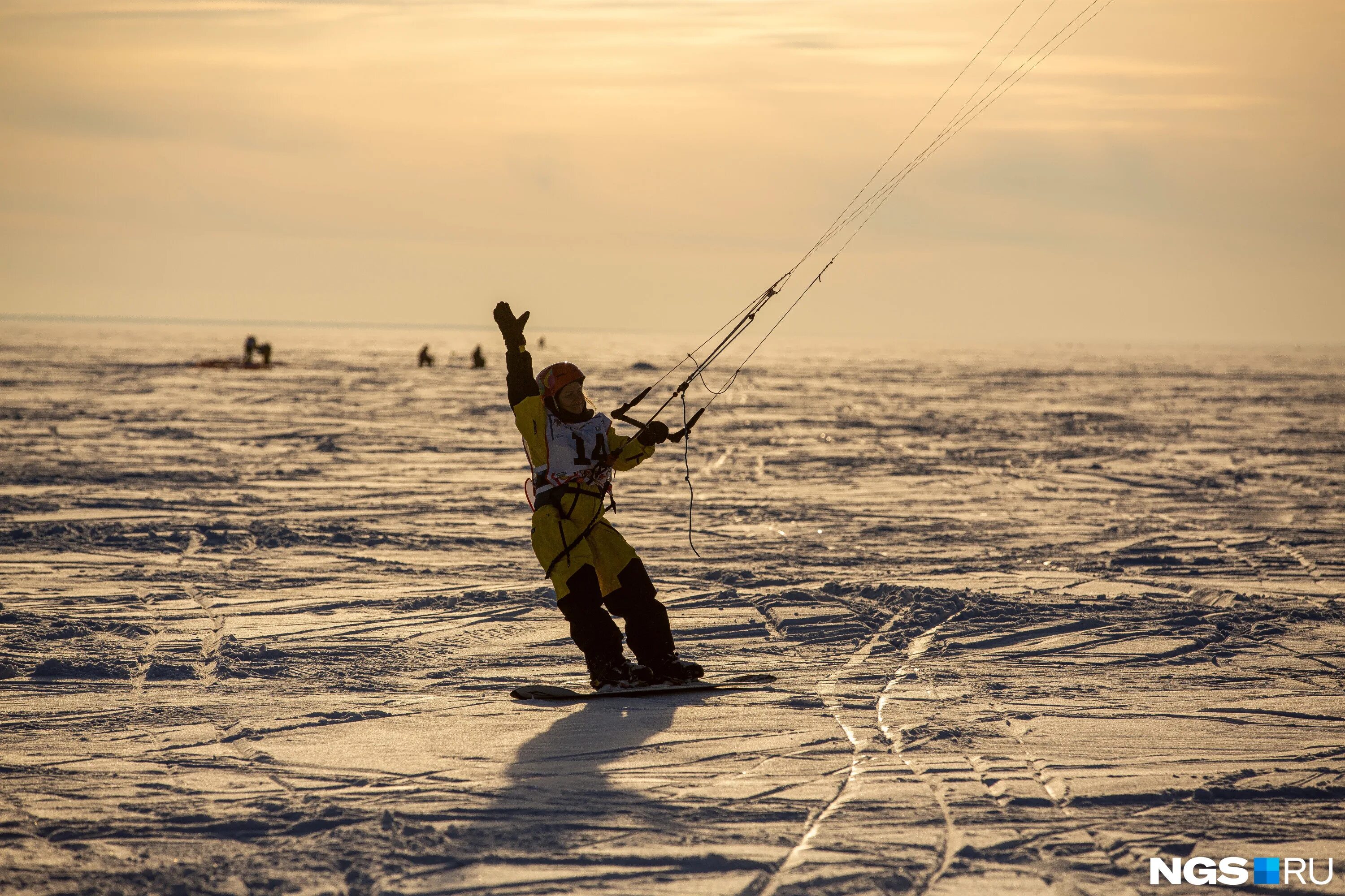 Лучник юмор. Деревня стрелы. Море ловит стрелы. Река которосль от деревни стрелы. Море ловит стрелы.