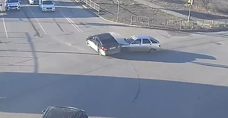 Авария в волгограде на 1 продольной. Авария мото и авто нулевая продольная в волгограде. Высота 102 аварии. Высота 102 аварии. Высота 102 происшествия дтп.