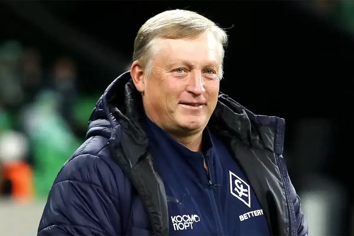 Осинькин тренер. Сергей божин футболист. Осинькин игорь витальевич тренер. Главный тренер «крыльев советов» игорь осинькин. Главный тренер «крыльев советов» игорь осинькин.