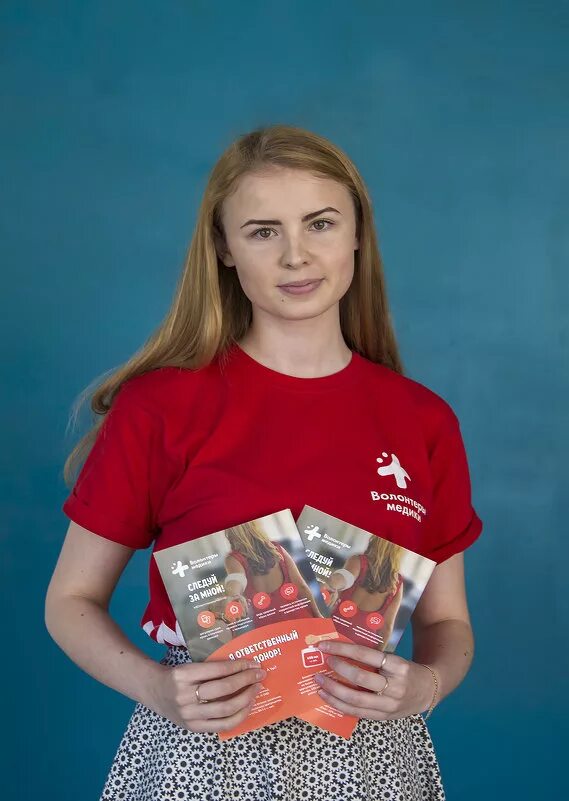 Девушка волонтер. Красивые волонтерки. Машкова антонина лнр. Девочка волонтер. Девушка волонтер.