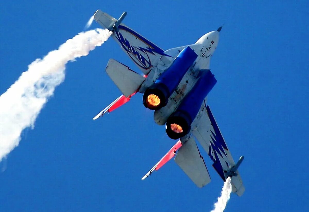 Як ти міг. Учебно-боевой самолет як-130. Миг-29 истребитель россия. Як ти міг. Су 27 388 борт.