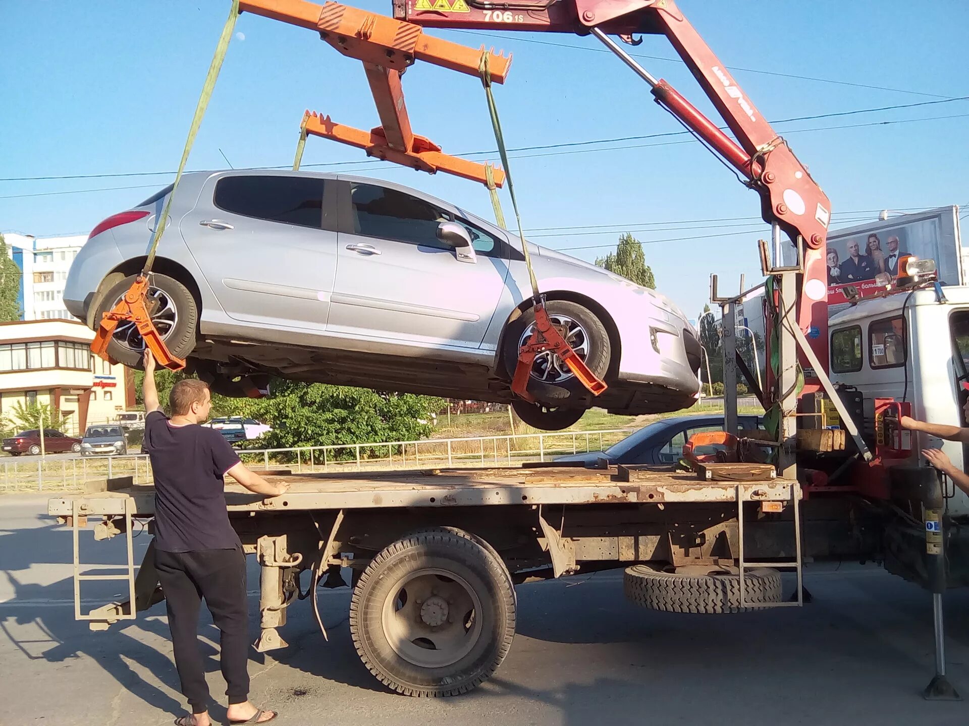 Эвакуатор hyundai 811 со стрелой. Кран манипулятор 5тн. Эвакуатор со стрелой. Эвакуатор манипулятор. Манипулятор hyundai 10т телескопический.