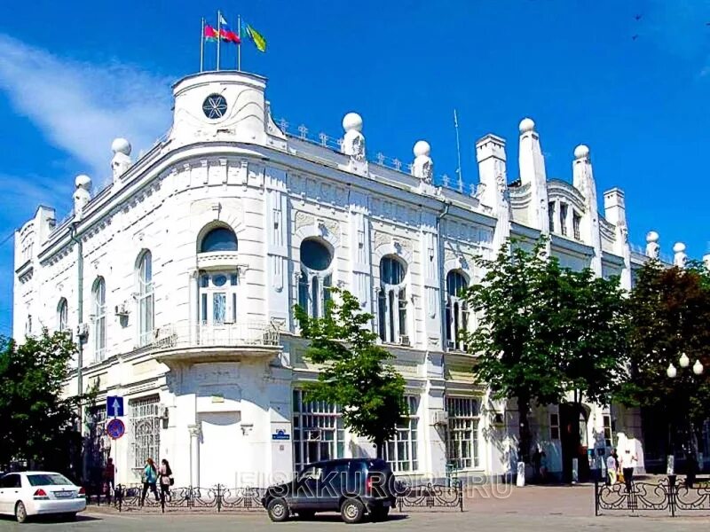 Ейск логотип города. Купеческий дом ейск. Коммунистическая 49/2. Банки г ейск. Россельхозбанк ейск.