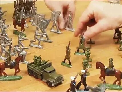 В солдатики играем и бой