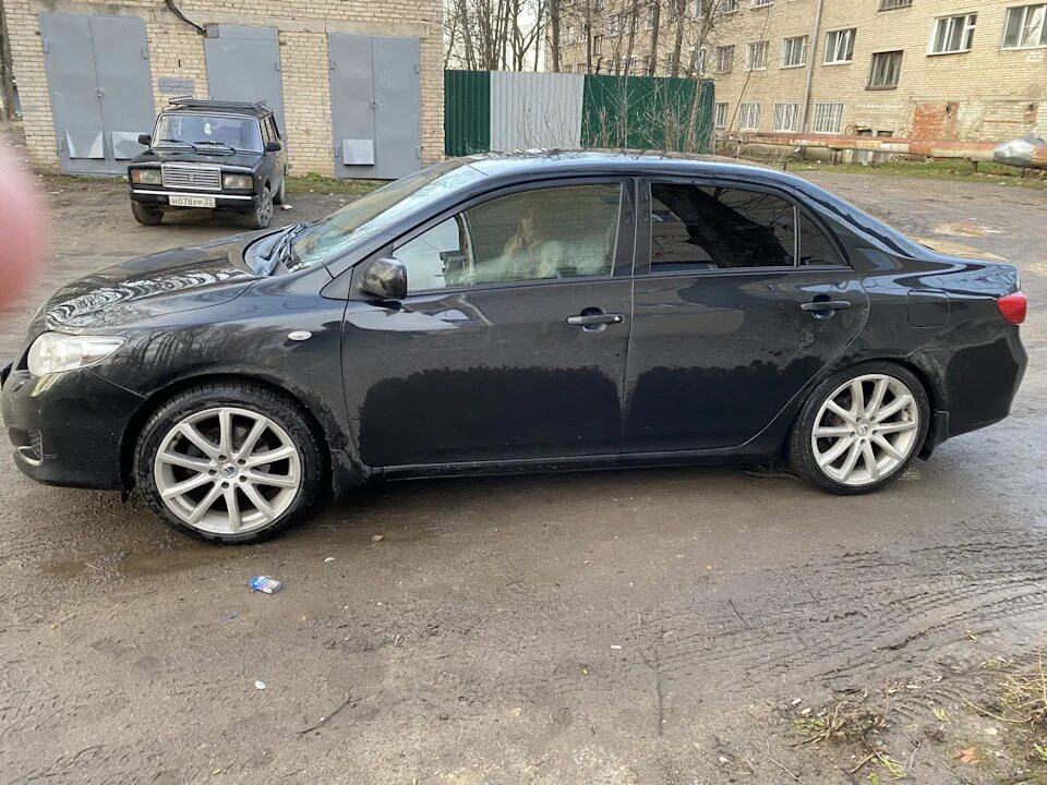 Снова переобулся в свои R17 - Toyota Corolla (140/150), 1,6 л, 2008 года колёсны
