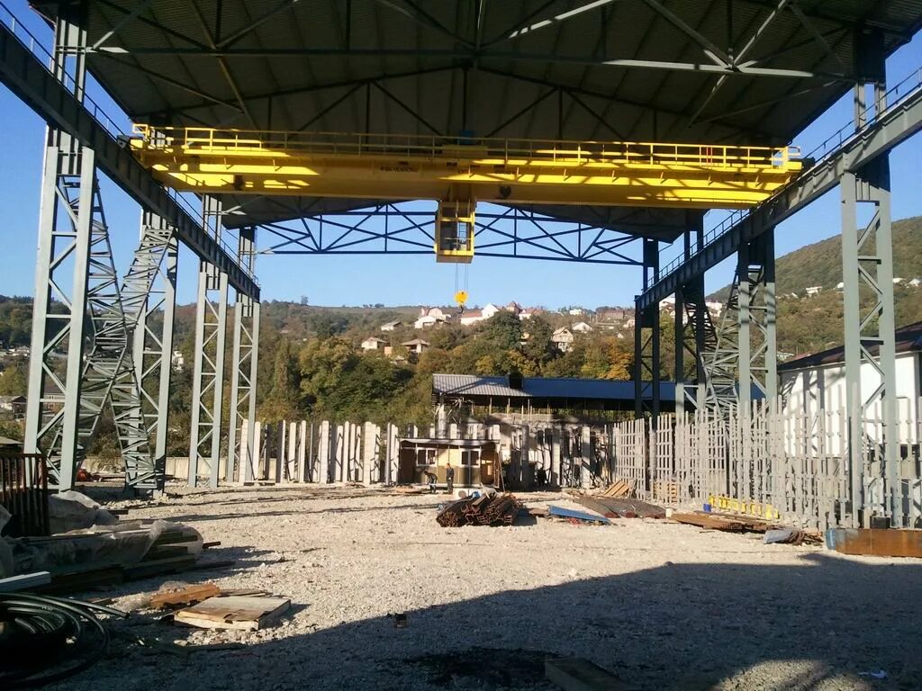 открытая эстакада. крановая эстакада для крана опорного. подкрановая эстакада мостового крана. мост на волгоградском проспекте. 001.