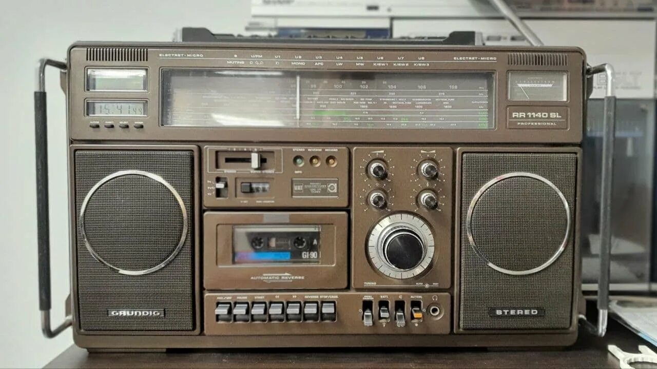 Grundig сервисный центр. Магнитола грюндиг rr 220. sony crf-220. автомагнитола grundig. grűndig магнитола.