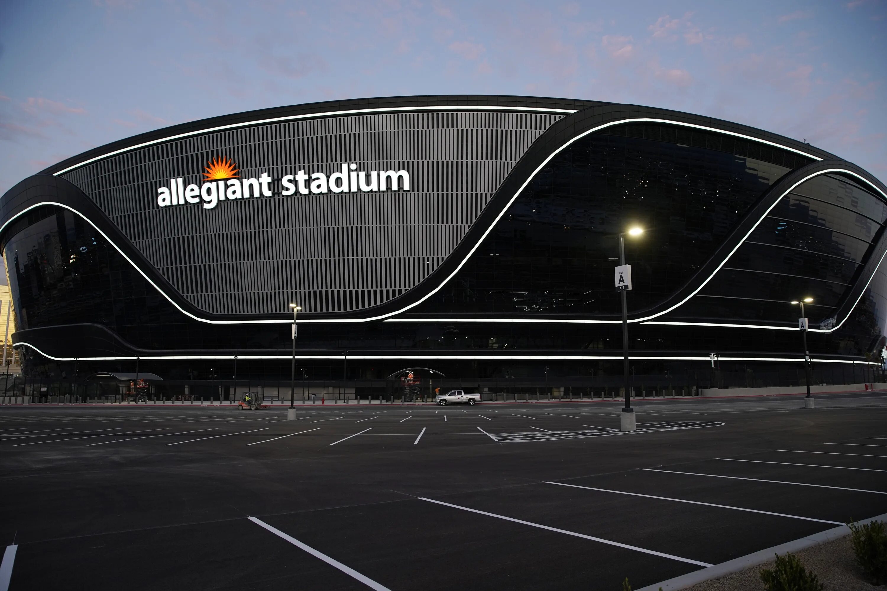 Super bowl 2023. Super 2024. Super 2024. Allegiant stadium в лас-вегасе bts. Стадион лас вегас райдерс.