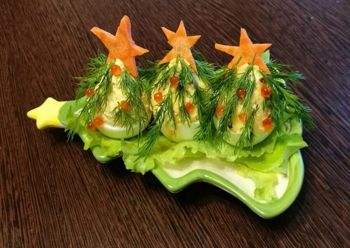 Закуска елочка. Закуски на НГ. Украшение закусок на новый год. Закуски в форме елочки