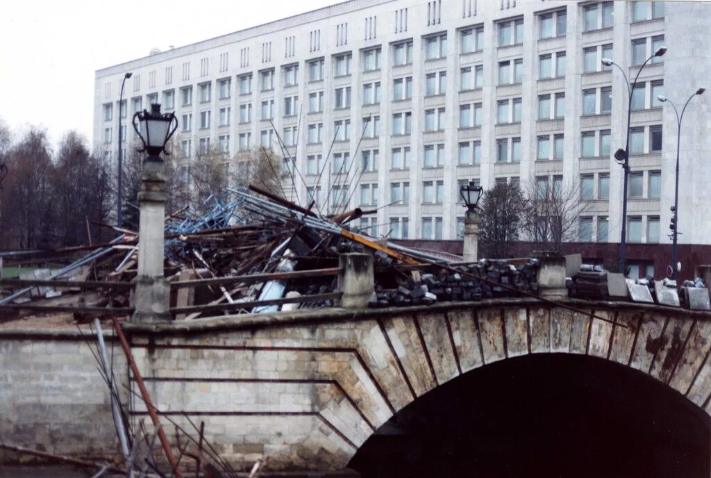 дом правительства 1993 баррикады. путч гкчп. 7 ноября 1991 года демонстрация в москве. 7 ноября 1991 года демонстрация в москве. митинг о сохранении ссср в 1991 году.