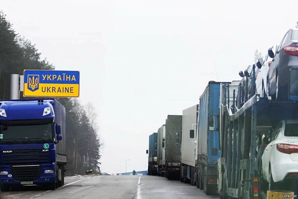 Украинские фуры. Фуры дальнобойщики. Дальнобойщики белоруссии. Очередь грузовиков на границе белоруссии каменный лог. Очередь фур на границе белоруссии.