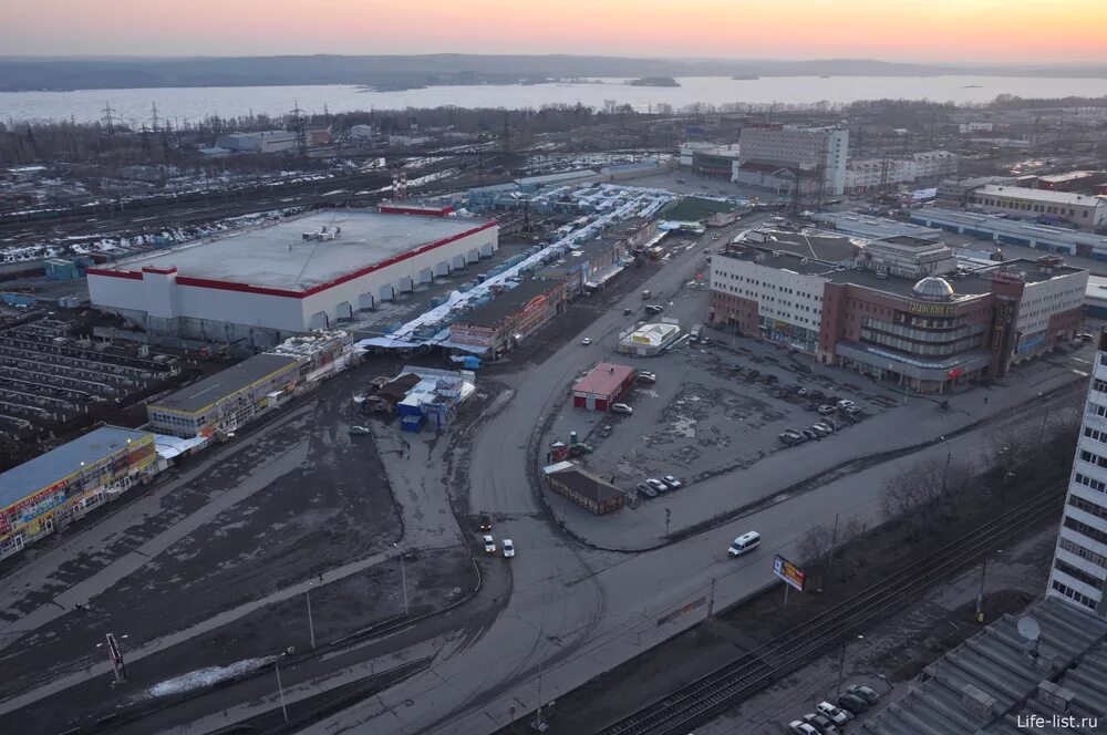 фото таганского ряда екатеринбург. китайский рынок в екатеринбурге таганский ряд. бебеля таганский ряд екатеринбург. таганский ряд территория. таганский ряд ханой екатеринбург.