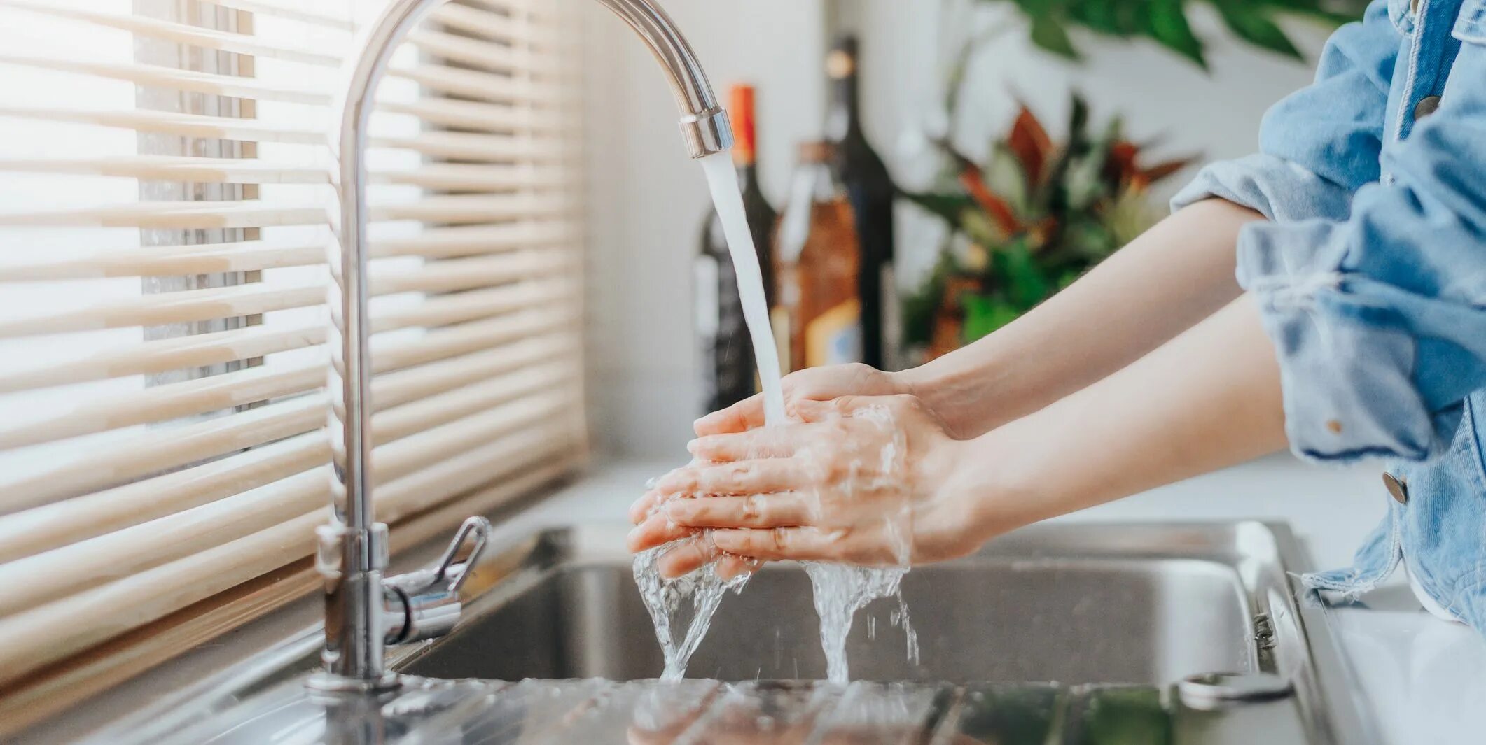 We wash hands. Мытье рук. Гигиена рук. Мыть руки. Мытье раковины.