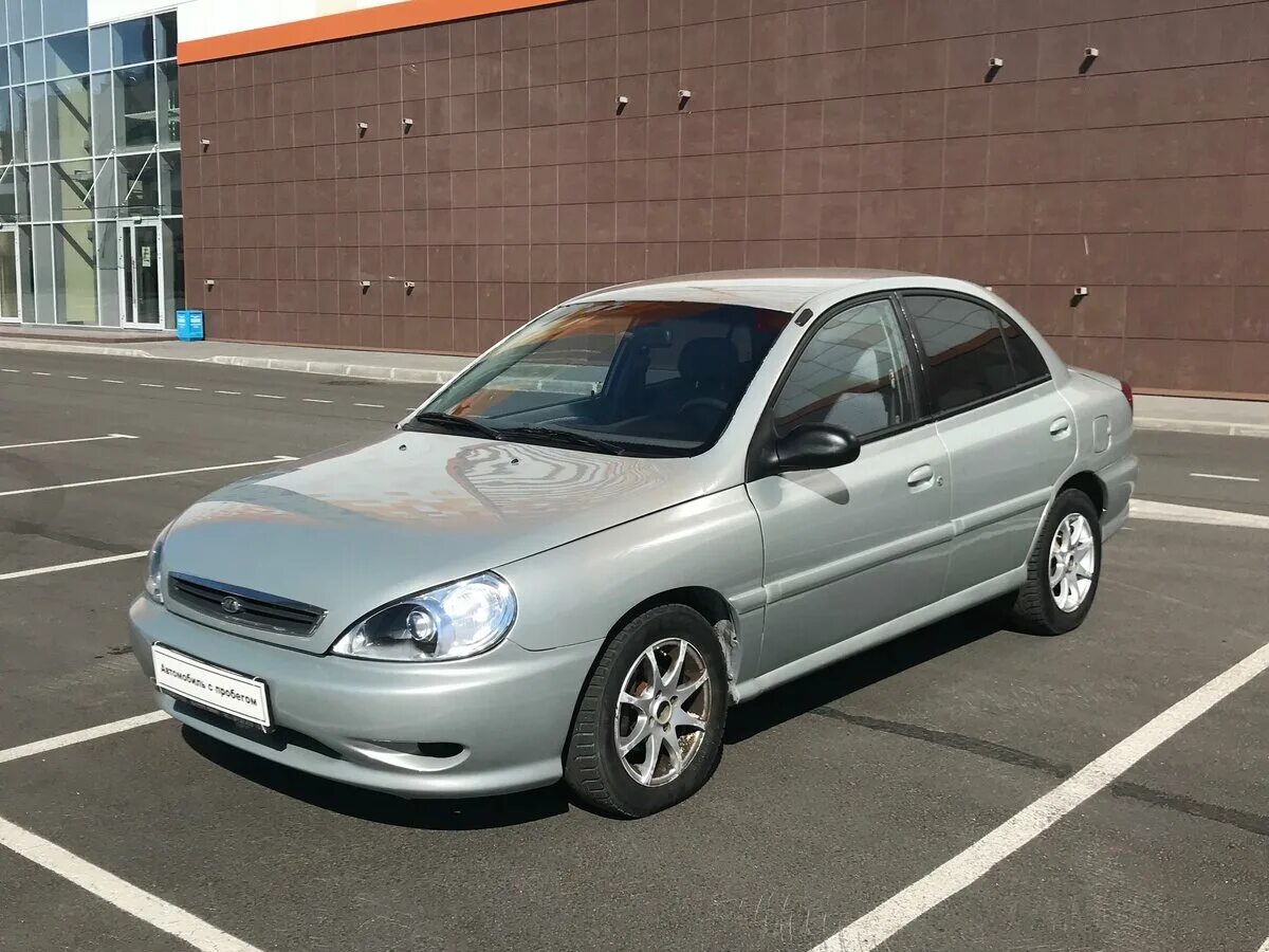 Купить б/у Kia Rio I 1.5 AT (98 л.с.) бензин автомат в Москве: серый Киа Рио I с