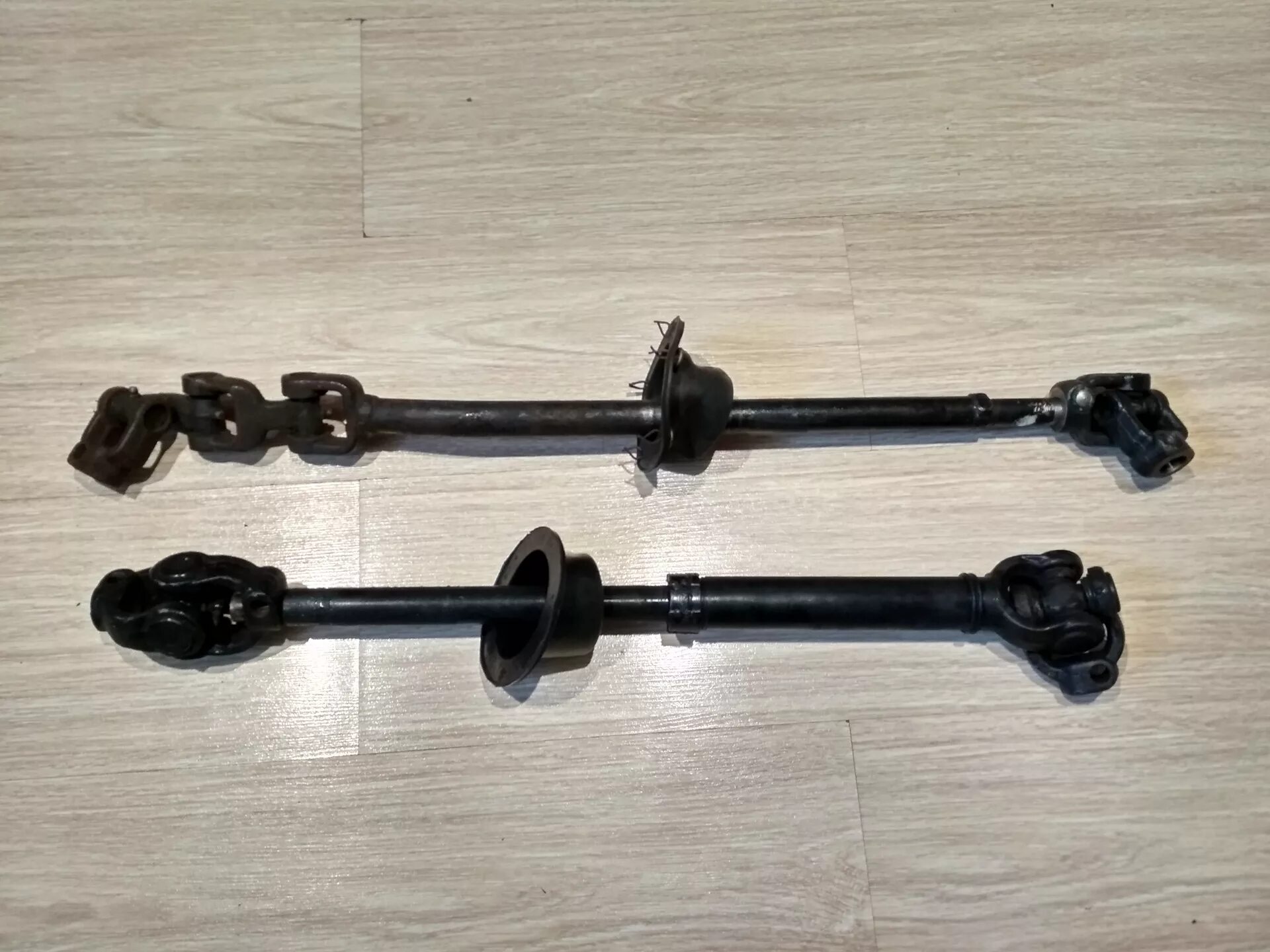 Рулевая бычок. Рулевой вал зил 5301. Рулевой кардан зил бычок. Вал рулевой зил бычок артикул. Кардан рулевой зил 5301 бычок.