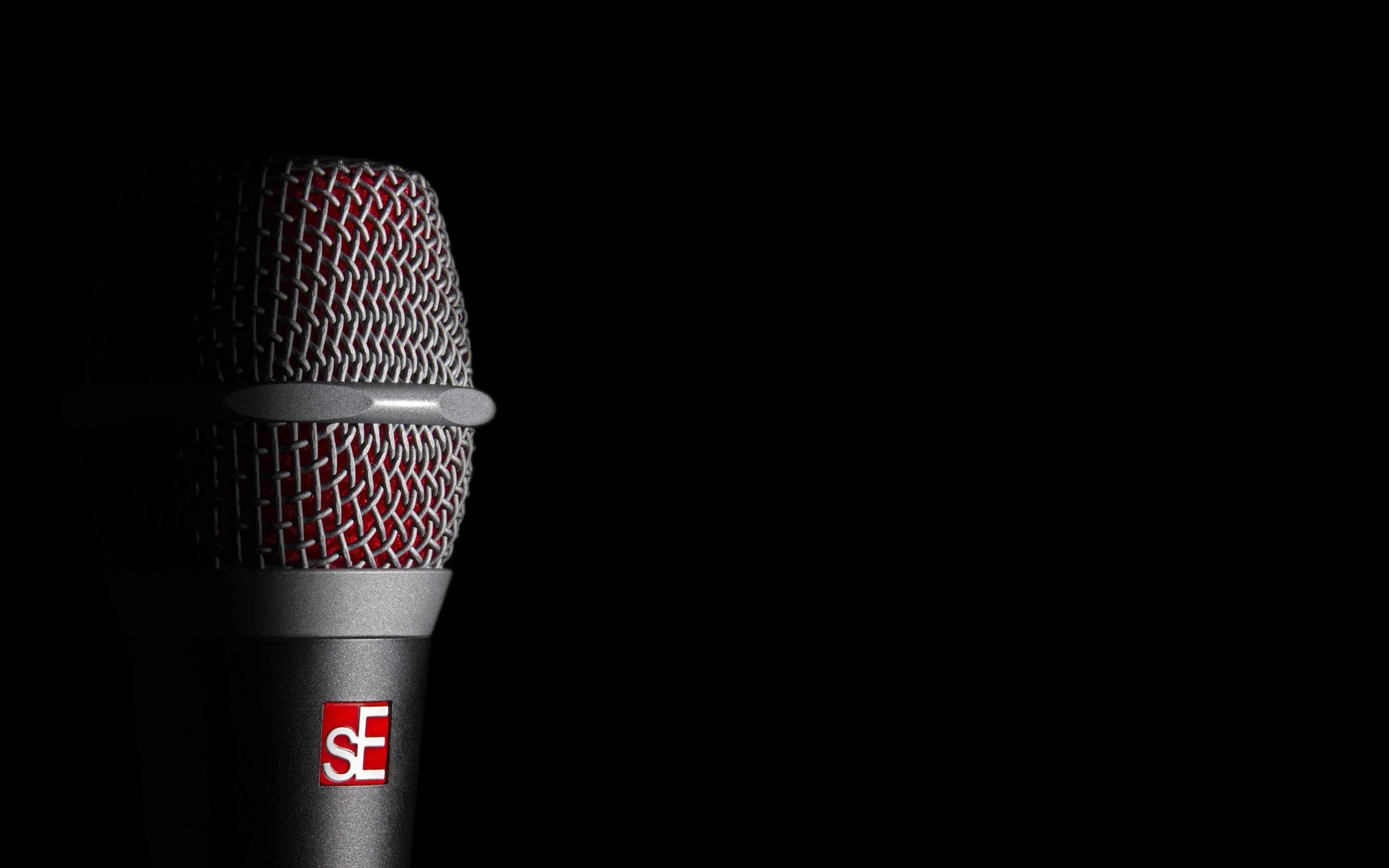 Микрофон audio. Shure 55sh. минималистичный микрофон. микрофон обои. микрофон на темном фоне.