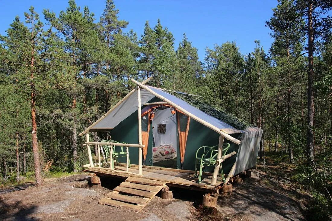 Camping park. Кемпинг парк Ладога. Парк Ладога кемпинг в Ленинградской области. Палаточный кемпинг парк Ладога. Ладога шхеры кемпинг.