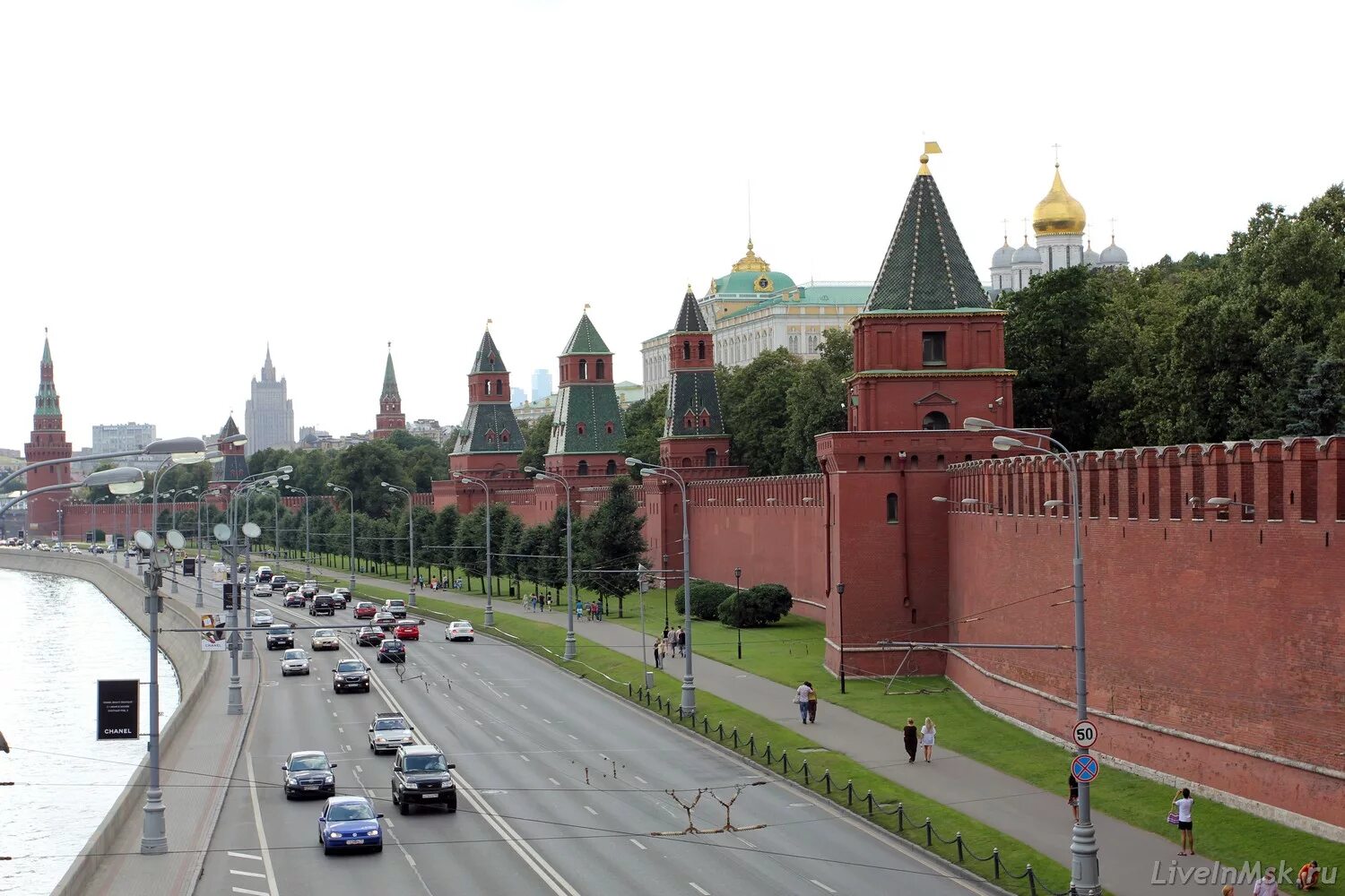 Когда построена кремлевская. Стены и башни Московского Кремля. Петровская башня Московского Кремля. Петровская башня Кремля. Кремль башни Московского Кремля.