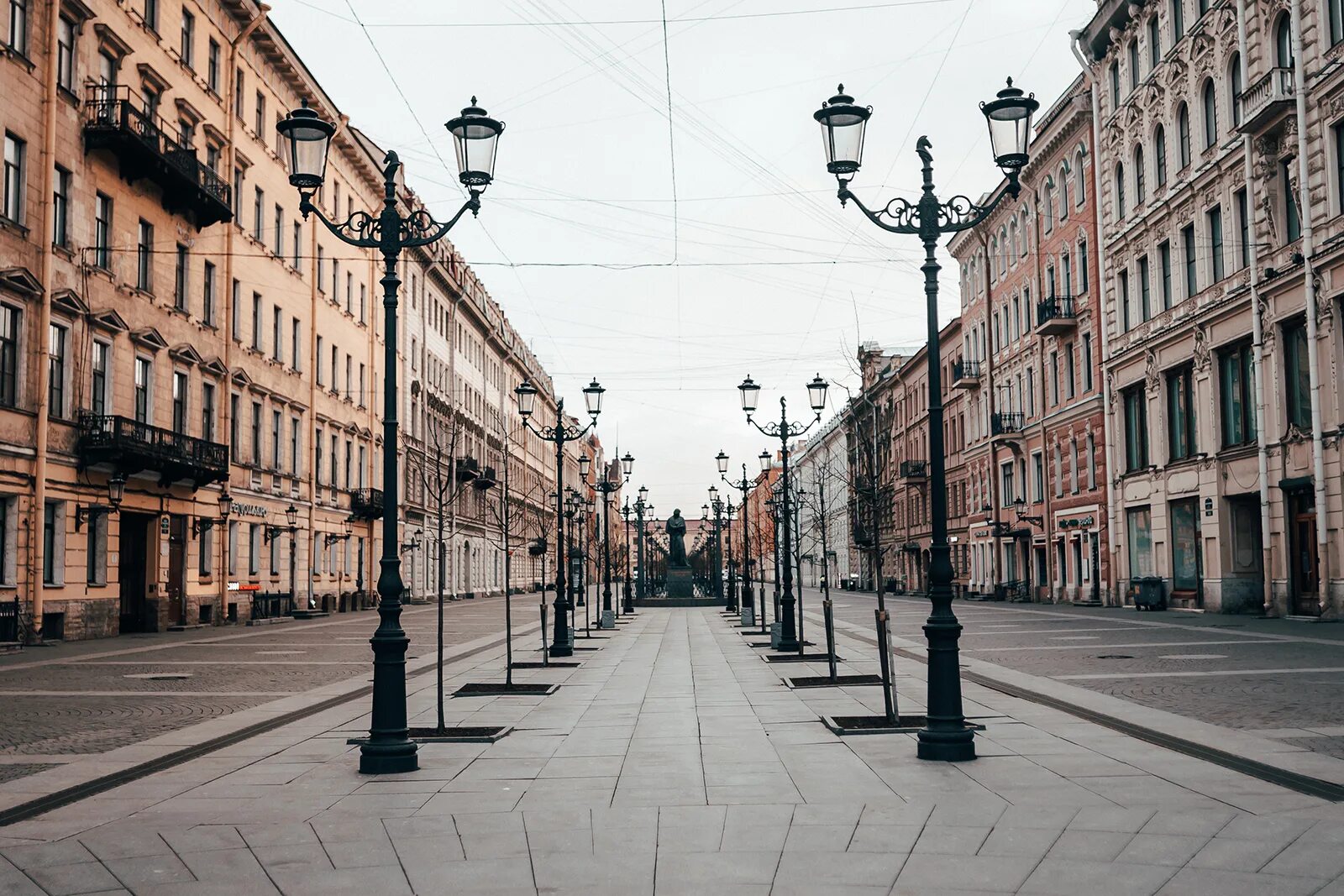 Знаменитые улицы петербурга. Конюшенная улица Санкт-Петербург. Питер малая_Конюшенная_улица. Малая Конюшенная СПБ. Малая Конюшенная улица СПБ.