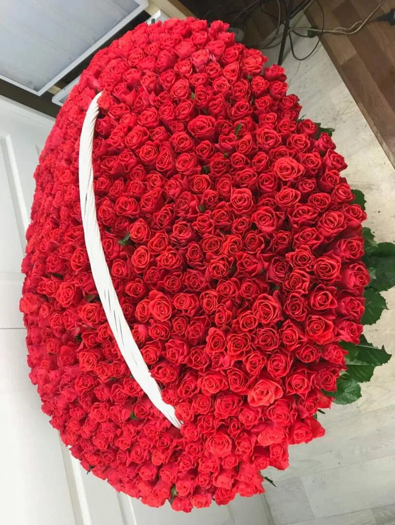 Букет цветов 1001 роза фото 1001 Роза В Корзине заказать и купить за 150 300 ₽ с доставкой в Москве парт