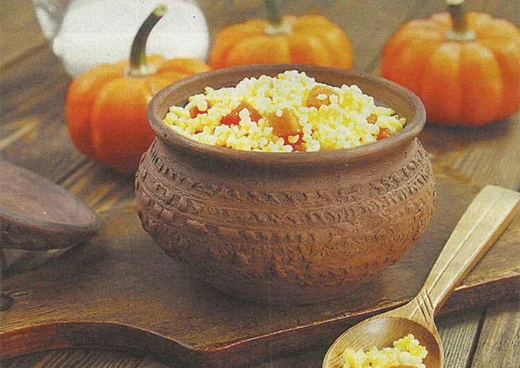 Пшено в горшочке рецепт. Каша с тыквой и пшеном на молоке. Пшенная каша в горшочке. Пшенная каша с тыквой. Пшенная каша с тыквой в горшочке.