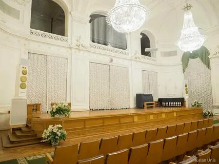 Белый зал политехнического