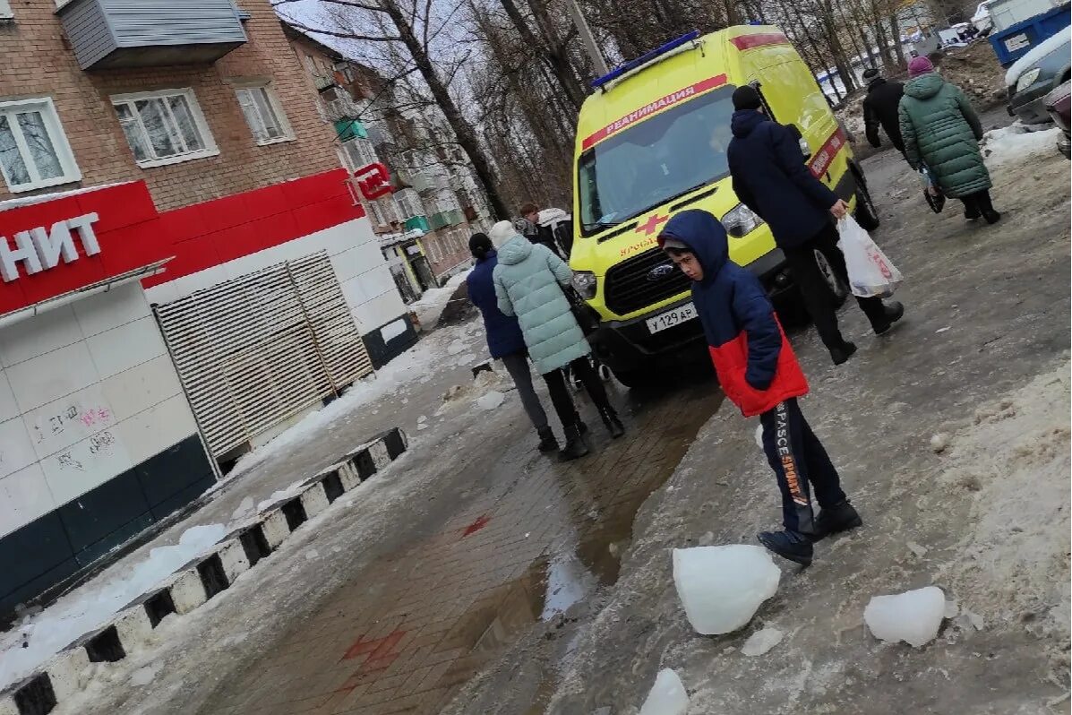 12 летняя девочка упала. Блокнот морозовск убийство. Девочка прыгнула с 12 этажа. 12 летняя девочка упала. 12 летняя девочка упала.