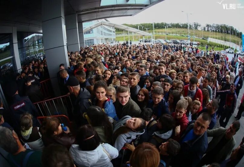 Очереди немцев в мире. Очередь из студентов. Очередь студентов. Очереди студентов. Очереди студентов.