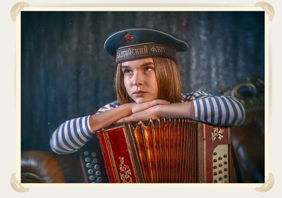 На каком инструменте играл матросов